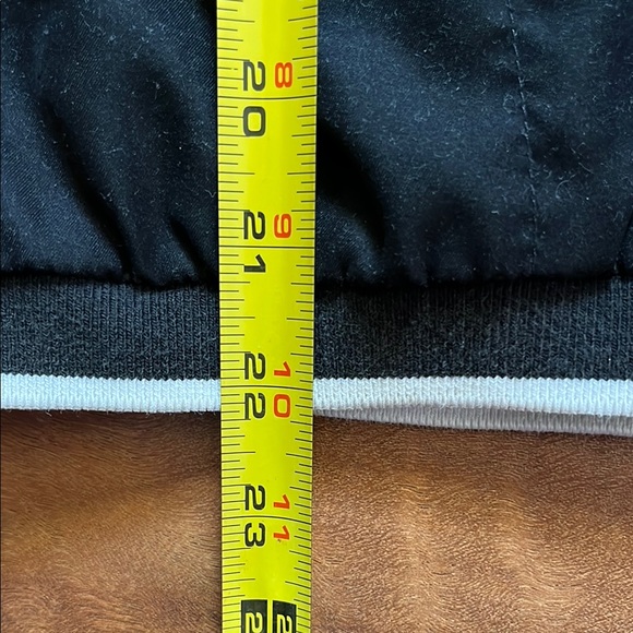 Liz Golf by Liz Claiborne Black V-Neck windbreaker Pullover Top - Picture 16 of 16